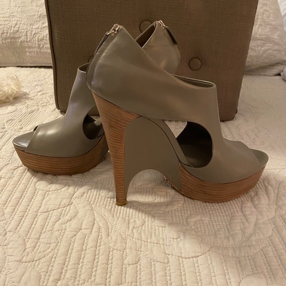 Gucci heels size 42 - Picture 2 of 8
